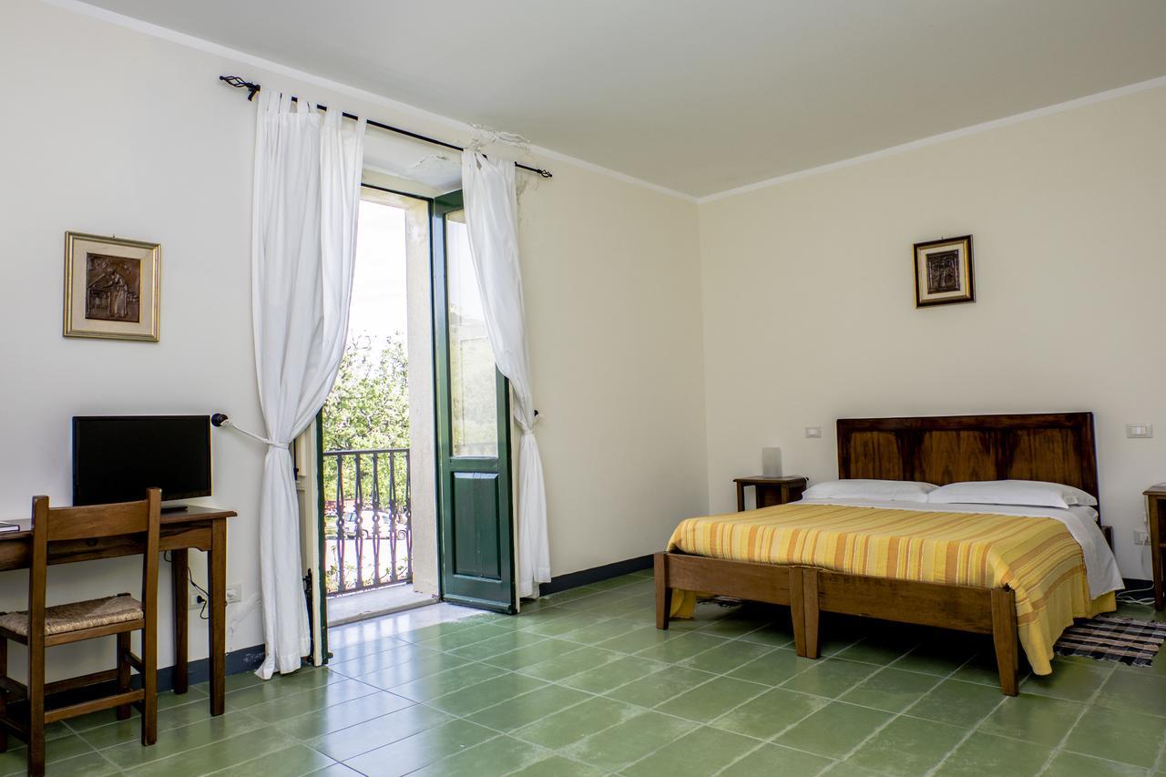 Barone Gr Macri Agriturismo Modi Джераче Экстерьер фото